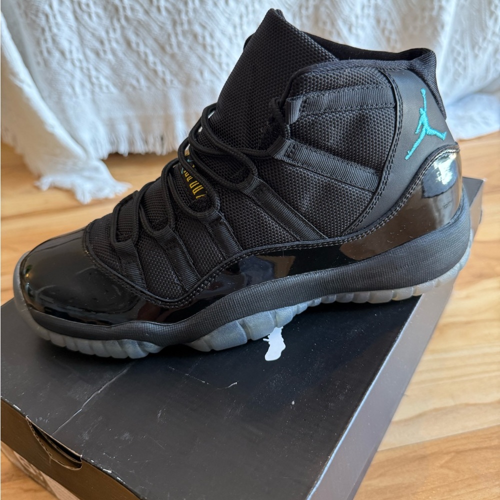 Jordan Retro 11 - youth size 6.5 / women size 8 / black gamma blue - Picture 6 of 10